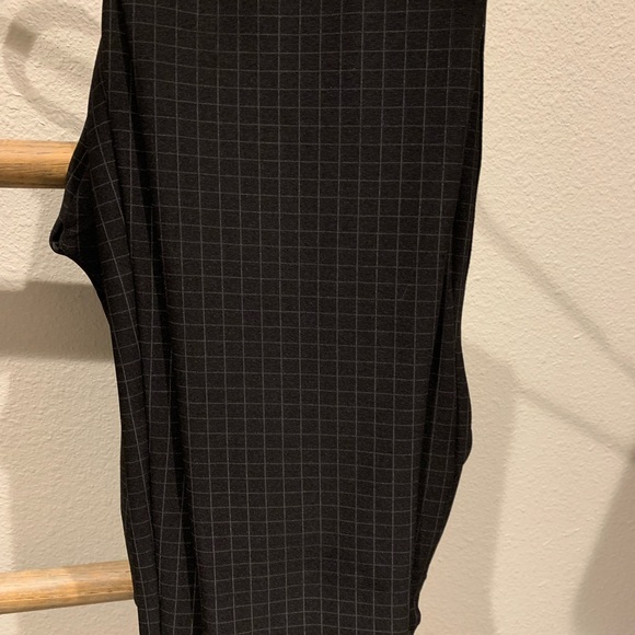 Maze size Large pull on pants black with gray grid pattern. - Picture 2 of 3